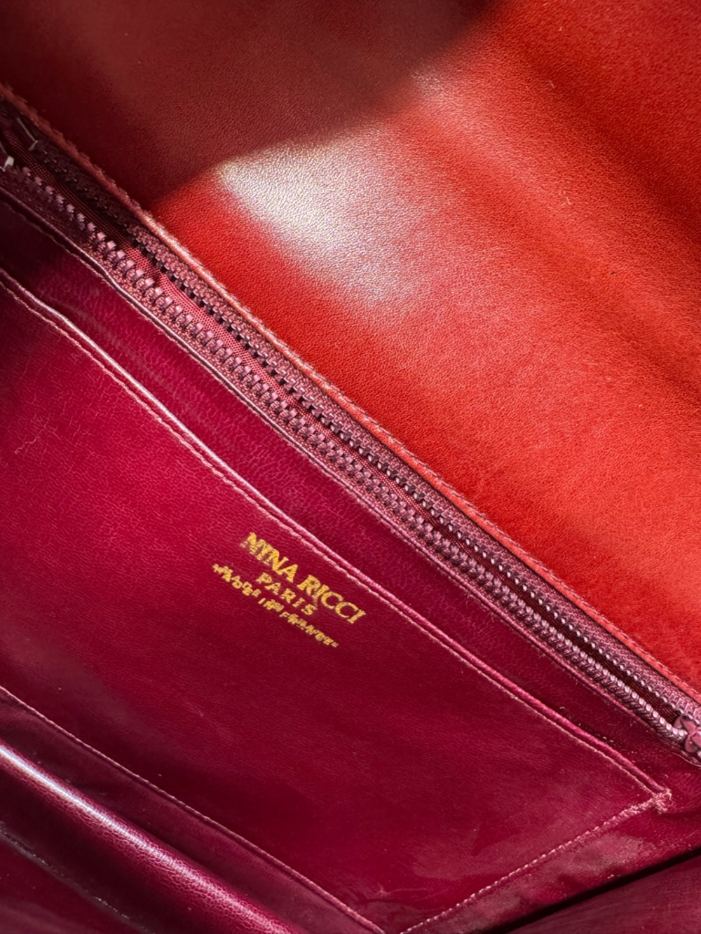 Nina Ricci Deep Red Envelope Crossbody/Clutch with Gold 'N' Accent - Vintage - Picture 13 of 14